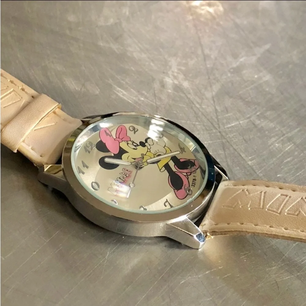⭐️Minnie Mouse⭐️ Watch - Picture 4 of 7